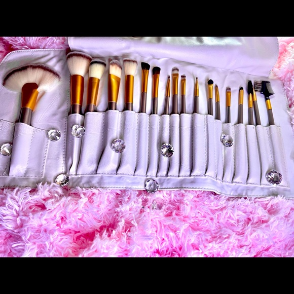 Deluxe Pristine Brush Set - Picture 1 of 2